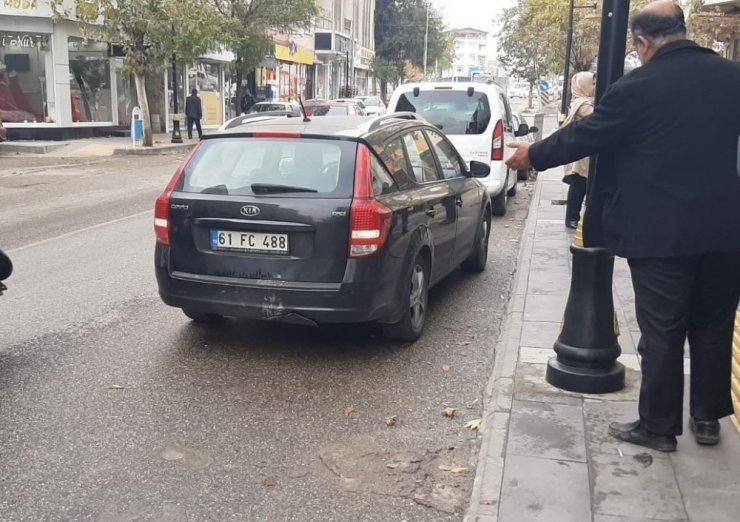 Motosiklet otomobile arkadan çarptı: 1 yaralı