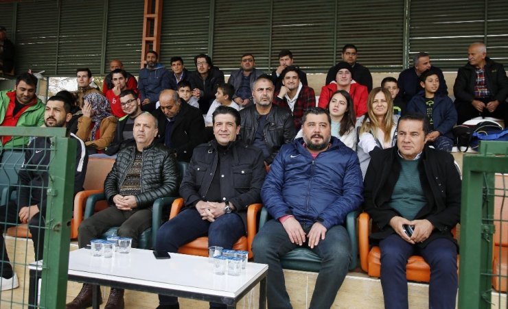 Kırkgöz Döşemealtı Belediye Spor Play-Of yolunda Beymelek engelini tek golle geçti