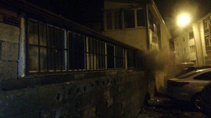 Fişe takılı unutulan çay ocağı iş yerini küle çevirdi