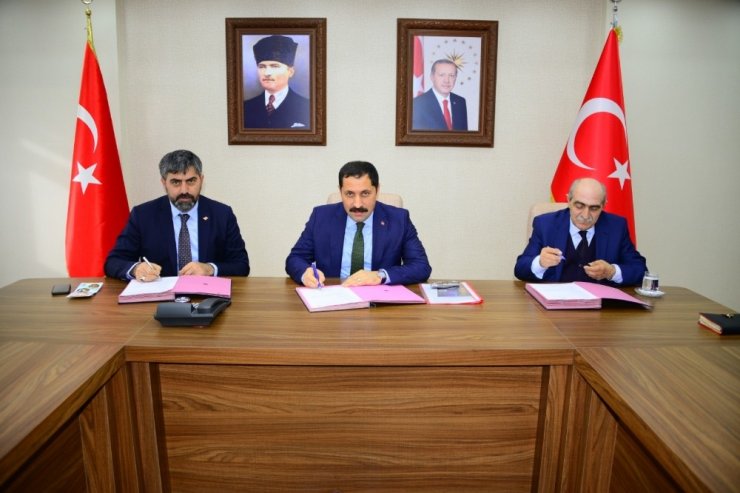 Buzağı ölümleri ve hayvan hastalıklarıyla mücadele kapsamında aşı yapılması için protokol imzalandı