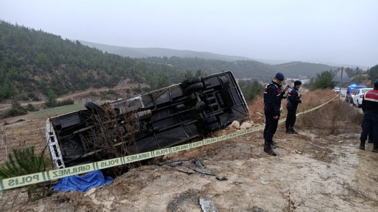 Denizli'de midibüs şarampole devrildi: 1 ölü, 20 yaralı
