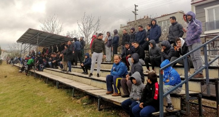 Düğerek Güneşspor taraftarından ’tribünün üstü kapatılsın’ çağrısı