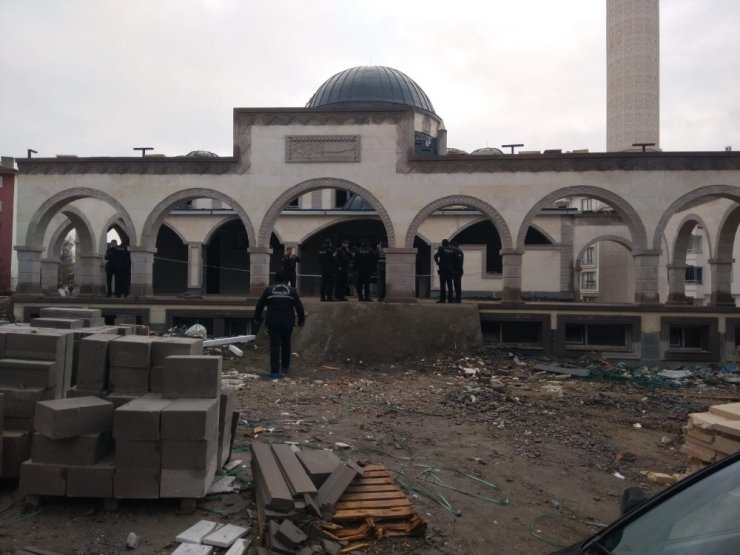 Elazığ’da cami inşaatında ceset bulundu