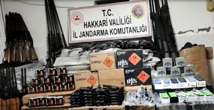 Irak sınırında cephanelik ele geçirildi