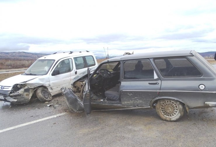 Hisarcık’ta trafik kazası: 1 ölü, 2 yaralı