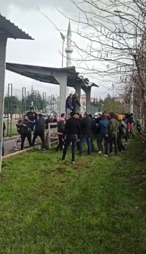 Amatör maçta tribün karıştı