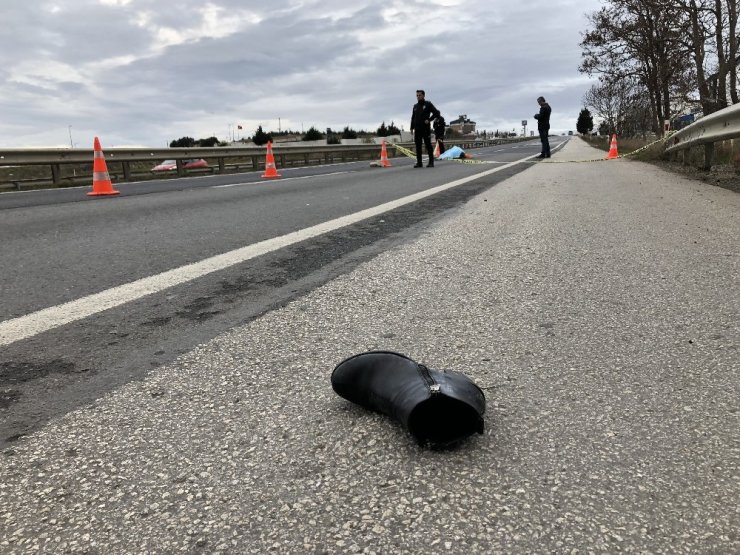 Üst geçit yerine yolu kullanarak karşıya geçmeye çalışınca feci şekilde can verdi