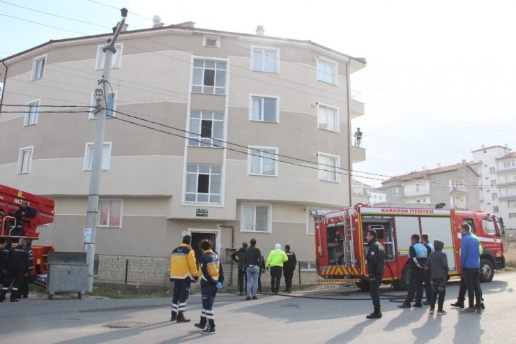 Öğrencilerin kaldığı binanın bodrumunda çıkan yangın korkuttu