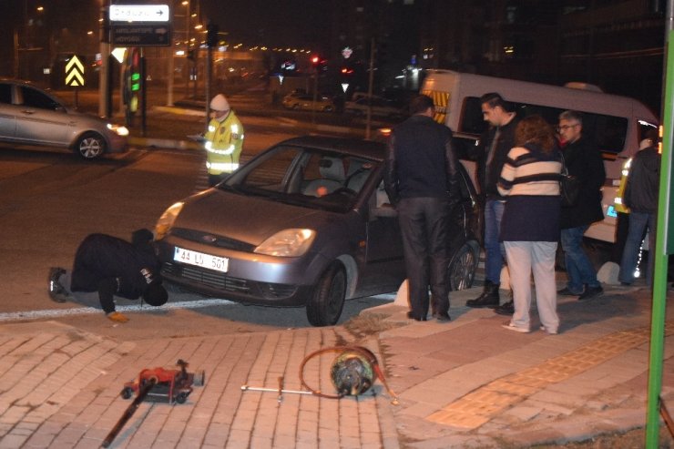Malatya’da trambüs ile otomobil çarpıştı: 2 yaralı