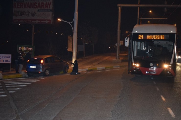 Malatya’da trambüs ile otomobil çarpıştı: 2 yaralı