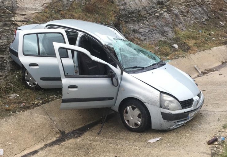 Kayganlaşan yol kazaya sebep oldu: 2 yaralı