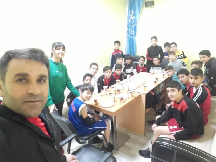 Şampiyonlara tatlı ikramı