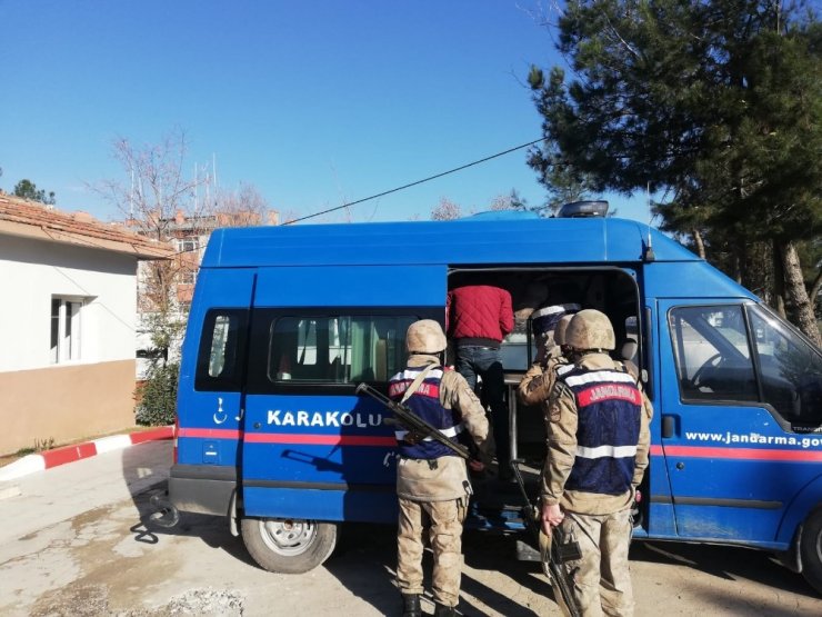 Siirt’te sosyal medya üzerinden terör propagandası yapan 2 kişi gözaltına alındı