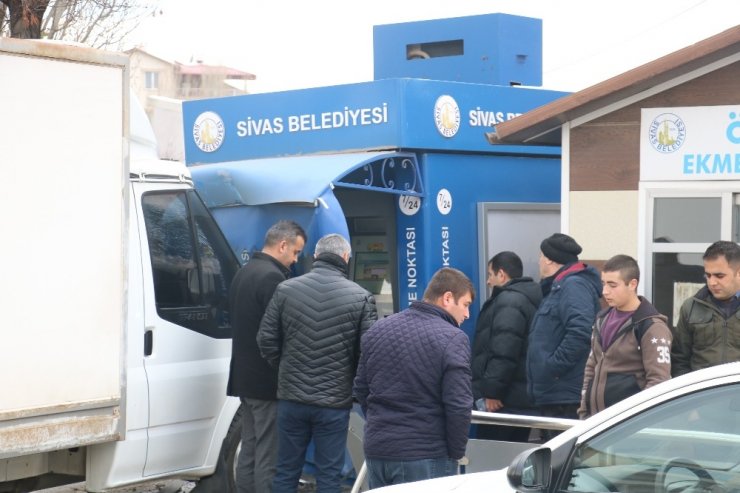 Ehliyetsiz genç karıştığı kazanın ardından gözyaşlarına boğuldu