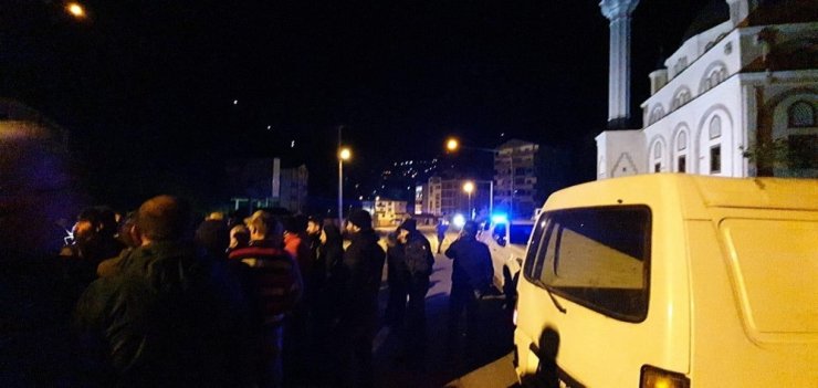 Kaçak yapıların yıkımında vatandaşlar ve güvenlik güçleri arasında arbede
