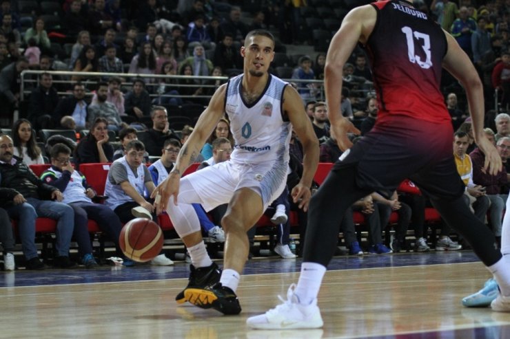Türk Telekom evinde galip