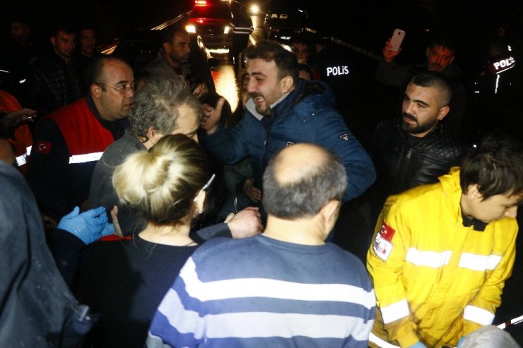 Adana’da sele kapılan otomobilde bulunan 5 kişi kurtarıldı