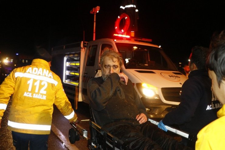 Adana’da sele kapılan otomobilde bulunan 5 kişi kurtarıldı