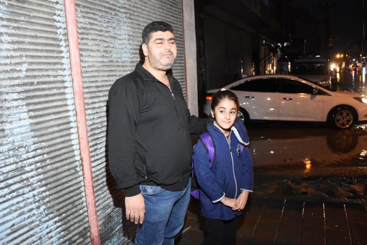 Adana'da sağanak hayatı olumsuz etkiledi