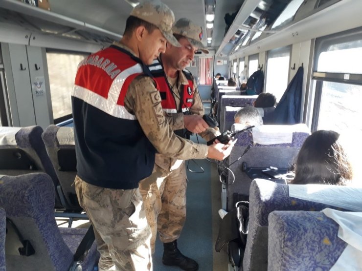 Jandarma suçlulara göz açtırmıyor