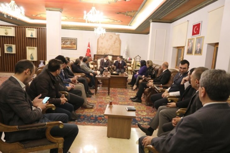 Yerel Yönetimler Başkan Yardımcısı Zenbilci, Belediye Başkanı Arı’yı ziyaret etti