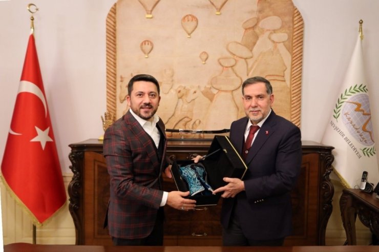 Yerel Yönetimler Başkan Yardımcısı Zenbilci, Belediye Başkanı Arı’yı ziyaret etti