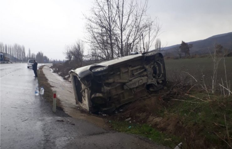 Tırla minibüs çarpıştı: 3 yaralı