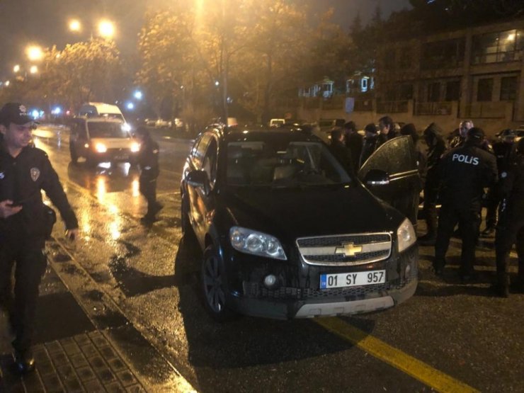 Ankara’da ‘dur’ ihtarına uymayan araçtan atlayan şüpheli kalaşnikof ve tabanca düşürdü
