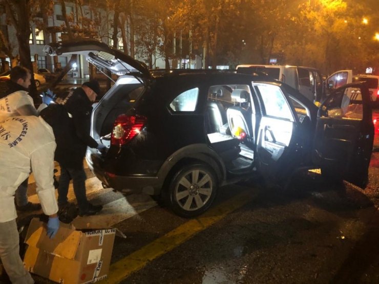 Ankara’da ‘dur’ ihtarına uymayan araçtan atlayan şüpheli kalaşnikof ve tabanca düşürdü