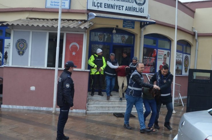 Arkadaşlarını öldüren iki zanlı tutuklandı