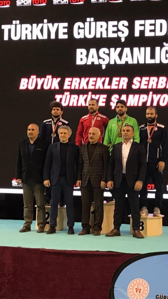 Bursalı güreşçilerden 2 madalya