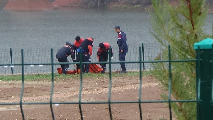 Gölete düşen kadın suda boğularak hayatını kaybetti