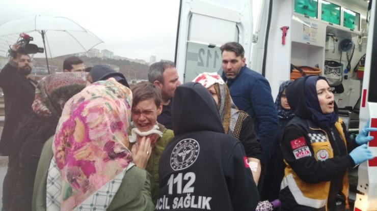 Çekmeköy’de İETT otobüsü yan yattı: 1’i ağır 12 yaralı