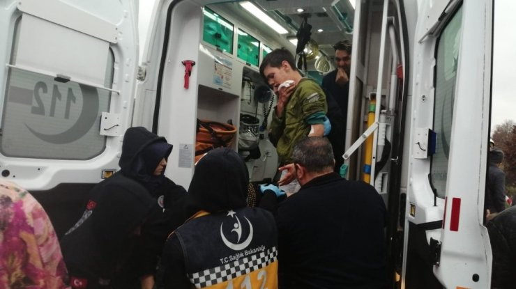 Çekmeköy’de İETT otobüsü yan yattı: 1’i ağır 12 yaralı