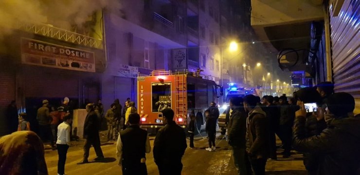 Bismil’de döşeme atölyesinde yangın