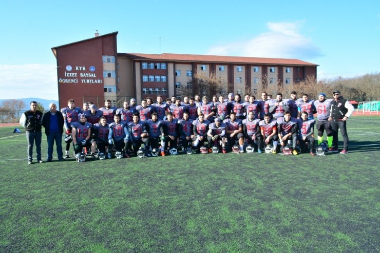 Düzce Üniversitesi lige galibiyetle başladı