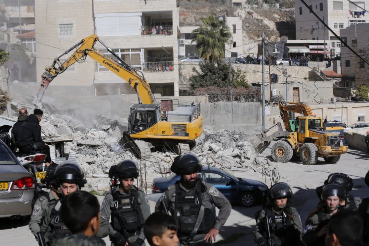 İsrail güçleri Doğu Kudüs'te Filistinli aileye ait inşat halindeki evi yıktı