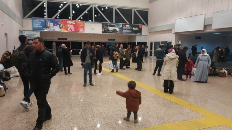 Türbülansa giren uçakta korku dolu anlar