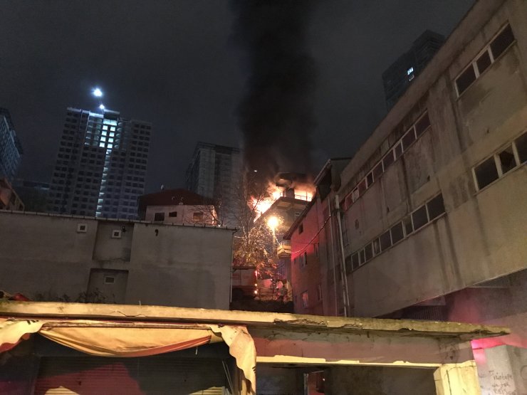 Kadıköy'de ikametgah yangını