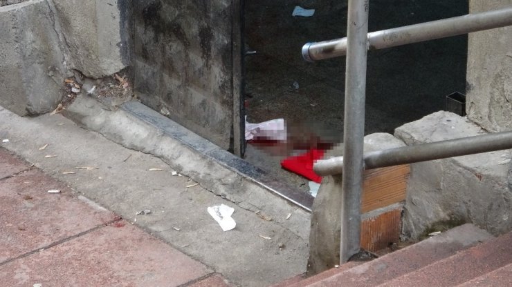 Eşinin iş yerine çiçekle geldi, kurşun yağdırdı