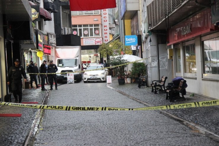 İzmit’te şüpheli paket bomba imha ekiplerini harekete geçirdi