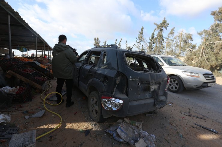 Libya'da darbeci Hafter güçleri sivil yerleşim alanını bombaladı: 4 ölü