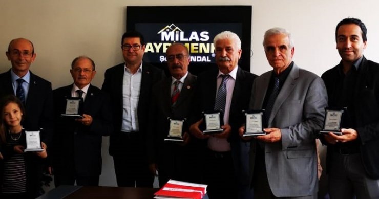 Emlak ve galericiler belgelerini aldılar