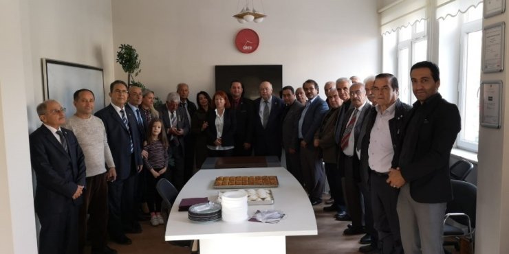 Emlak ve galericiler belgelerini aldılar