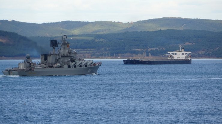 Rus askeri gemisi Çanakkale Boğazı'ndan geçti