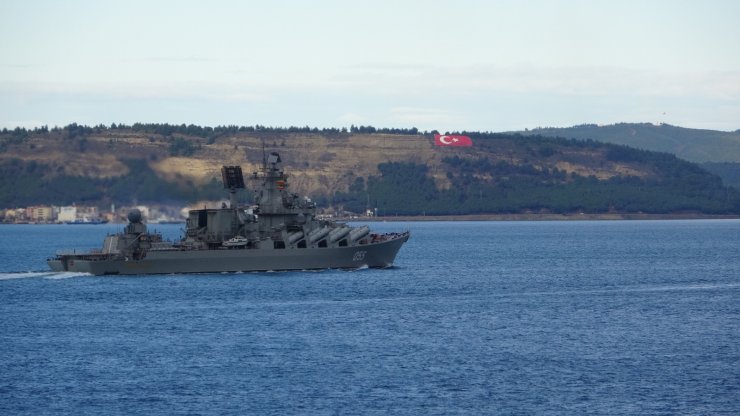 Rus askeri gemisi Çanakkale Boğazı'ndan geçti