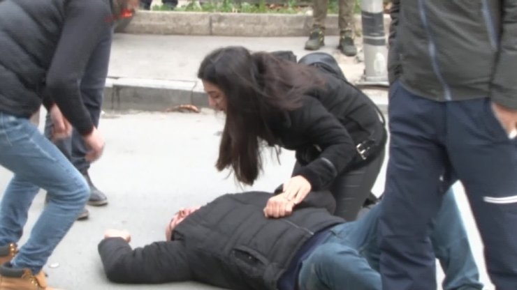 Şişli’de insanlık ölmemiş dedirten görüntü: Bir an olsun yanından ayrılmadı
