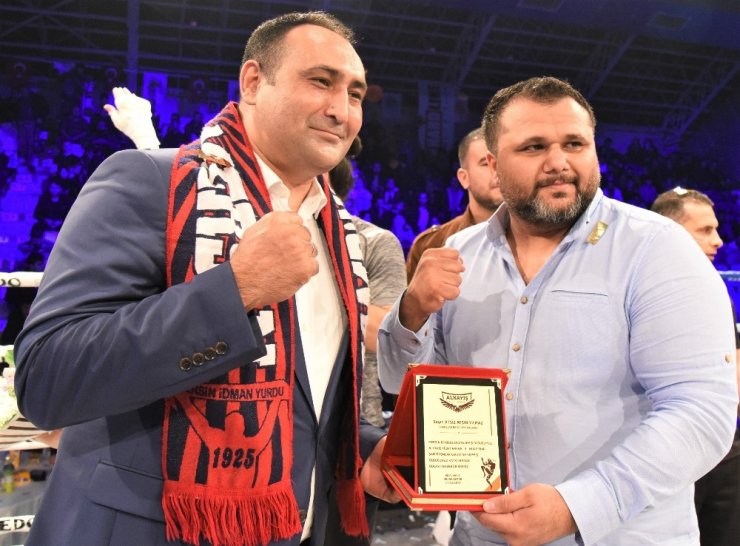 Toroslar Belediyesi’nden muaythai sporuna destek
