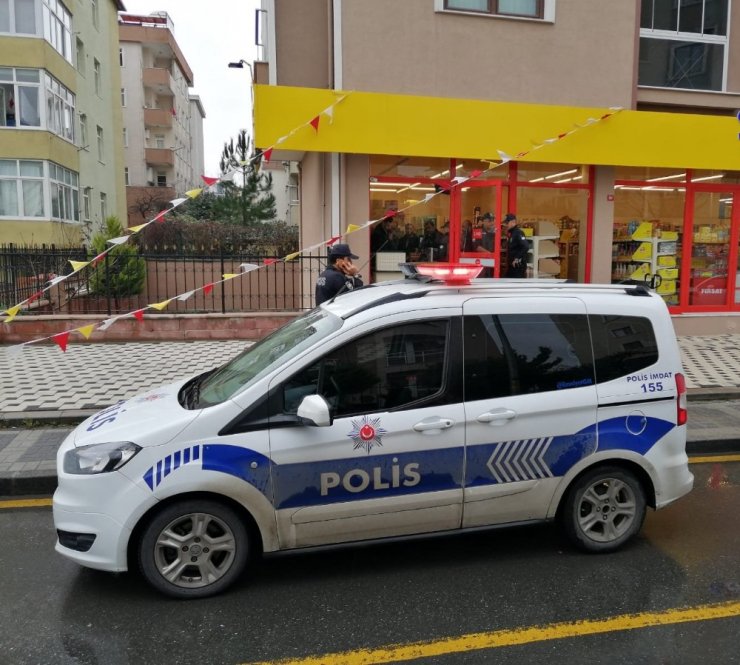 Ümraniye’de markette silahlı soygun