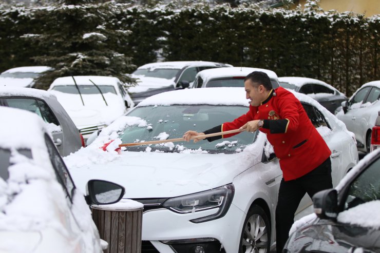 Kar Abant'ı beyaza bürüdü